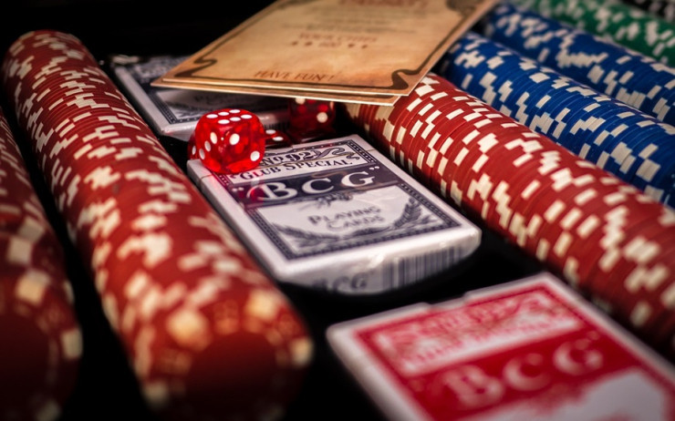 Does Entain want to give up its online poker business?