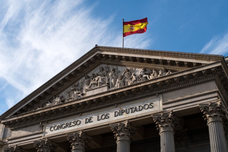 Das Glücksspielgesetz in Spanien: Neue Steuersenkungen für Online Casinos
