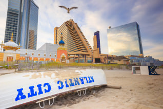 Titelbild zu Atlantic City: Warten auf Lebensmittel – Casino-Mitarbeiter bilden 3 Kilometer Schlange