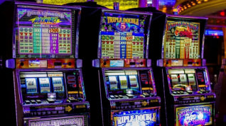 Titelbild zu Eilanträge gegen Spielhallen-Schließung in NRW und Saarland ohne Erfolg