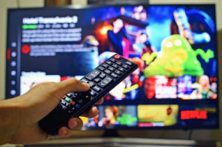 Titelbild zu Film-Tipps: Explained: Geld und ARD-Doku Gefährliche Sportwetten