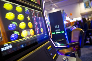 Titelbild zu Können „Gewinnchancen-Labels“ auf Spielautomaten Spieler beeinflussen?