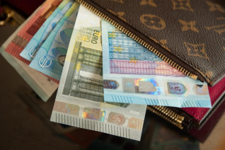 Titelbild zu Glücksspielforscher fordert deutlich niedrigeres Einzahlungslimit 
