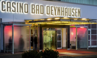 Titelbild zu Kleinstadt-Casino mit Promiaufgebot zum Jubiläum