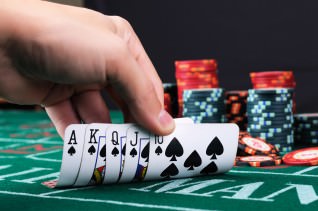 Titelbild zu Die unterschiedlichen Live Poker Arten im Vergleich