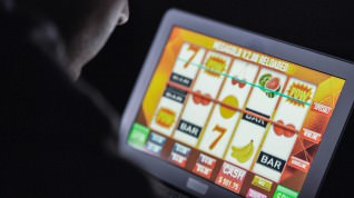 Titelbild zu Sind Manipulationen von Slots durch Online Casinos möglich?