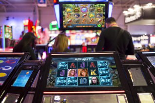 Titelbild zu Neue Spielautomaten im Dezember 2017 - Highlander Online Slot & Co.