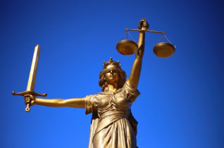Titelbild zu LG Traunstein: Online Casino muss 7.670 USD zurückzahlen