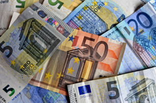 Titelbild zu Grünen-Politikerin soll Geld veruntreut und im Casino verspielt haben