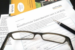 Titelbild zu Durch Online-Glücksspiel einen negativen SCHUFA-Eintrag? 