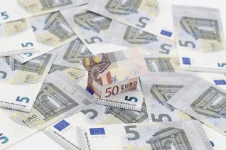 Titelbild zu Chinesen manipulieren in Spanien Automaten mit 5-Euro-Scheinen