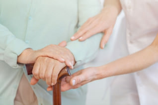 Titelbild zu Krankenschwester betrügt Kollegin um 100.000 € für Glücksspiel-Einsätze