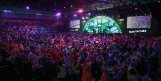 Titelbild zu Wett-Prognosen zum Start der Darts-WM 2025: Auf wen lohnen sich Sportwetten?